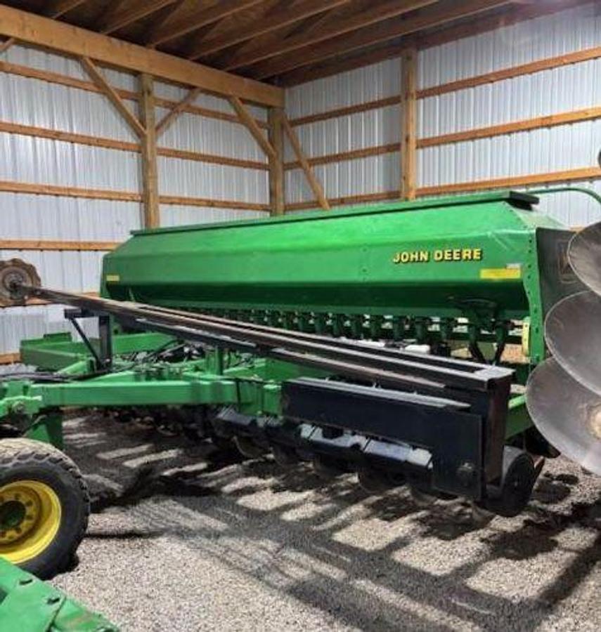 Used 2002 JOHN DEERE 1560