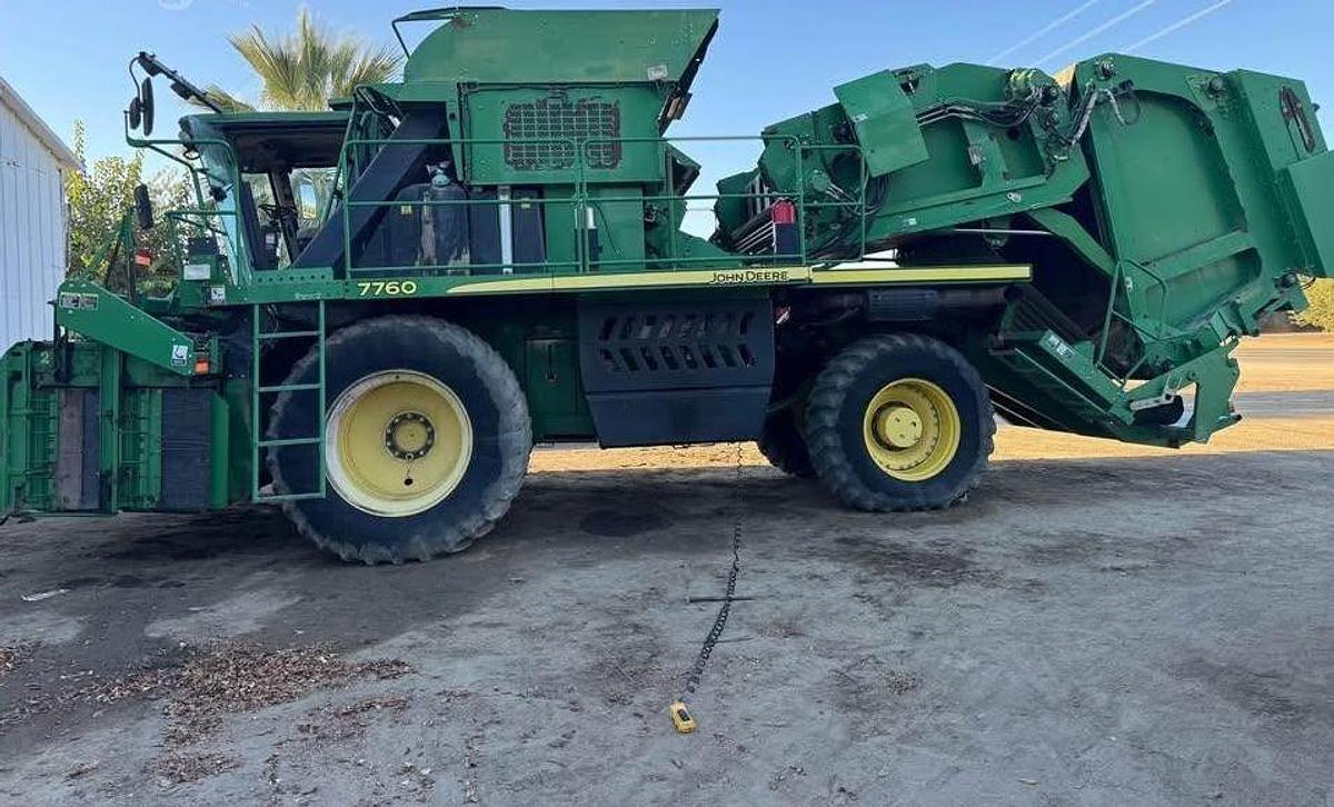 Used 2011 JOHN DEERE 7760 Harvester
