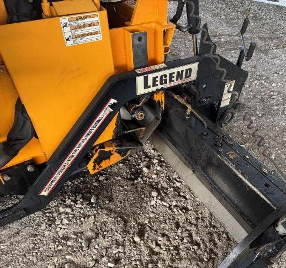 Used 2023 Leeboy 7000C