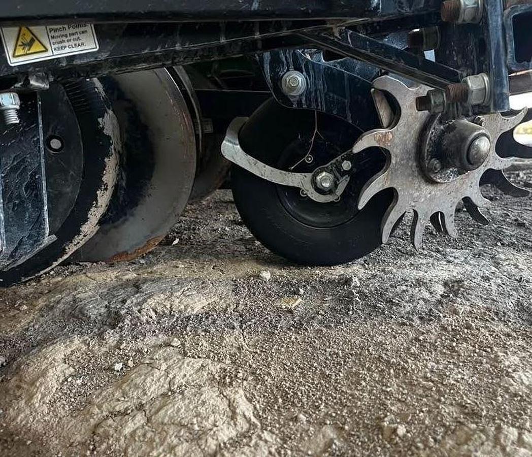 Used 2020 JOHN DEERE DR12 Planter