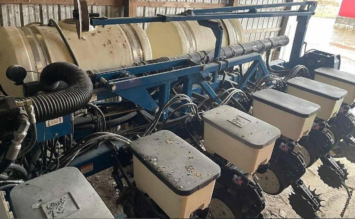 Used 2009 Kinze 3600 Planter (Retrofit 2017)