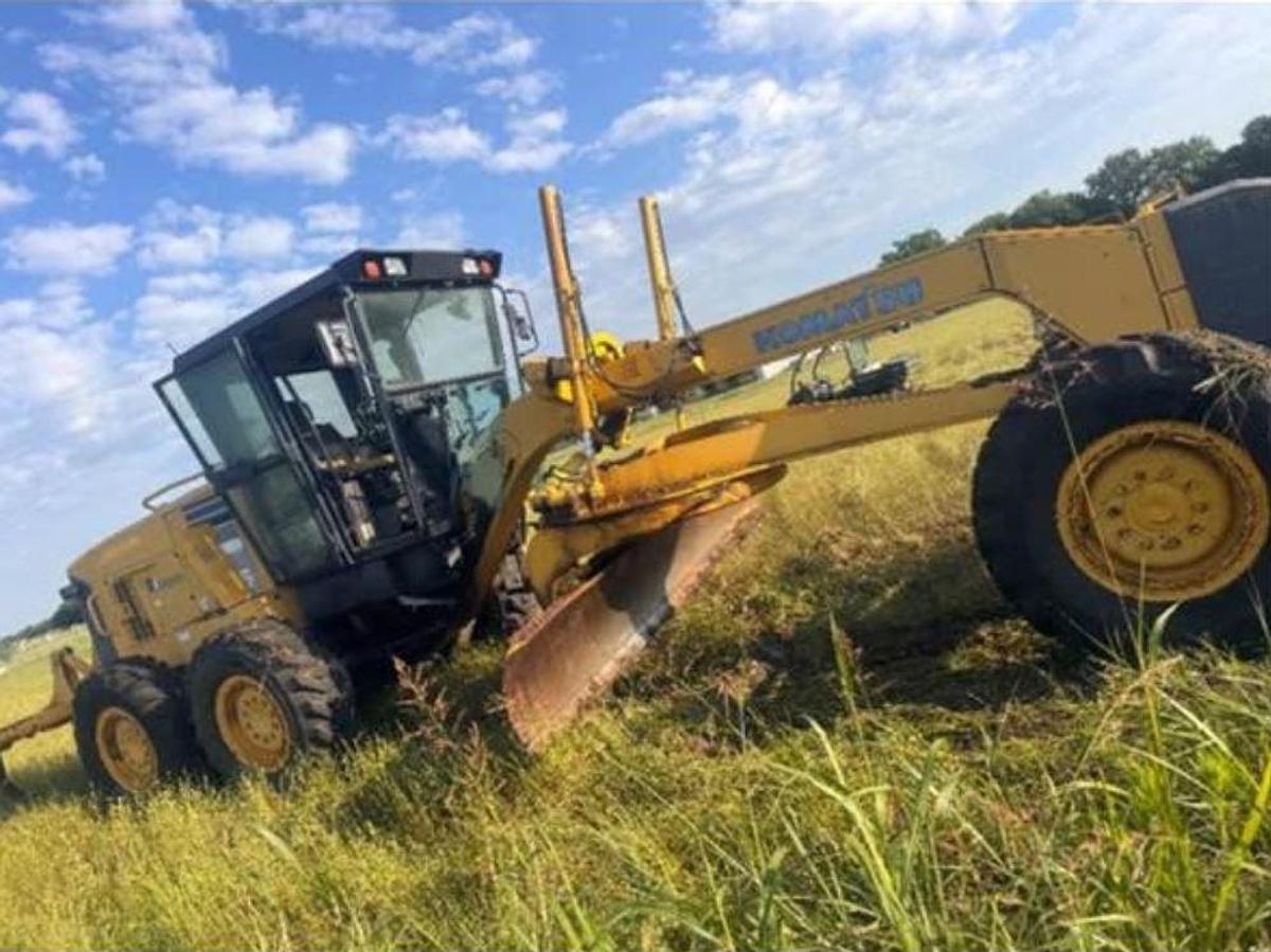 Used 2000 Komatsu GD655 Motor Grader