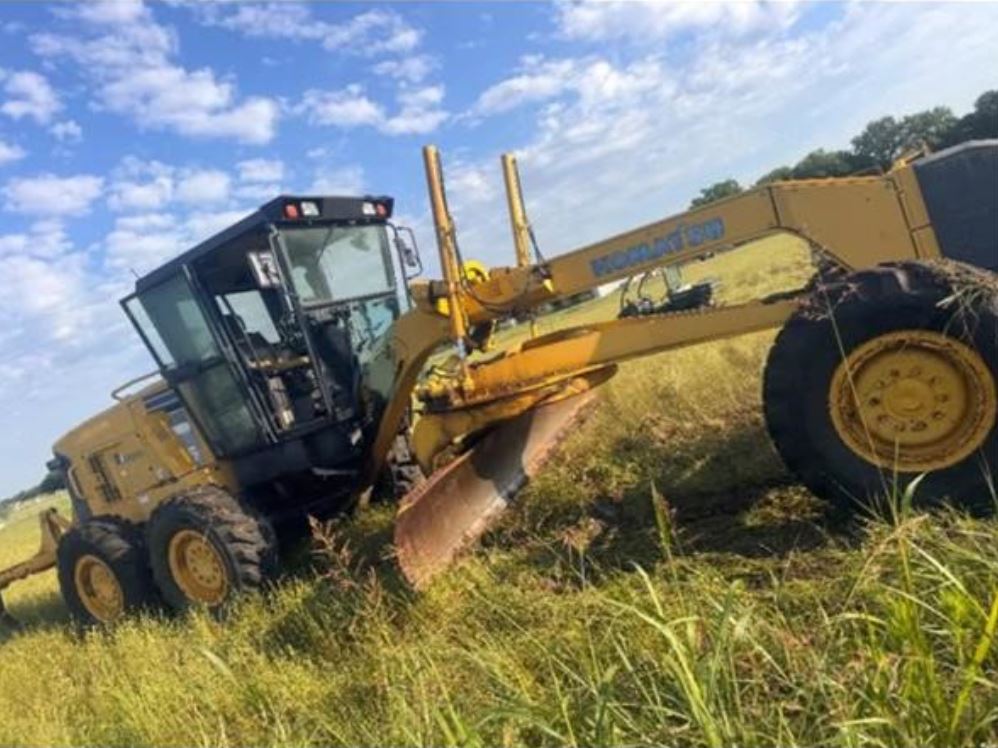 Used 2000 Komatsu GD655 Motor Grader
