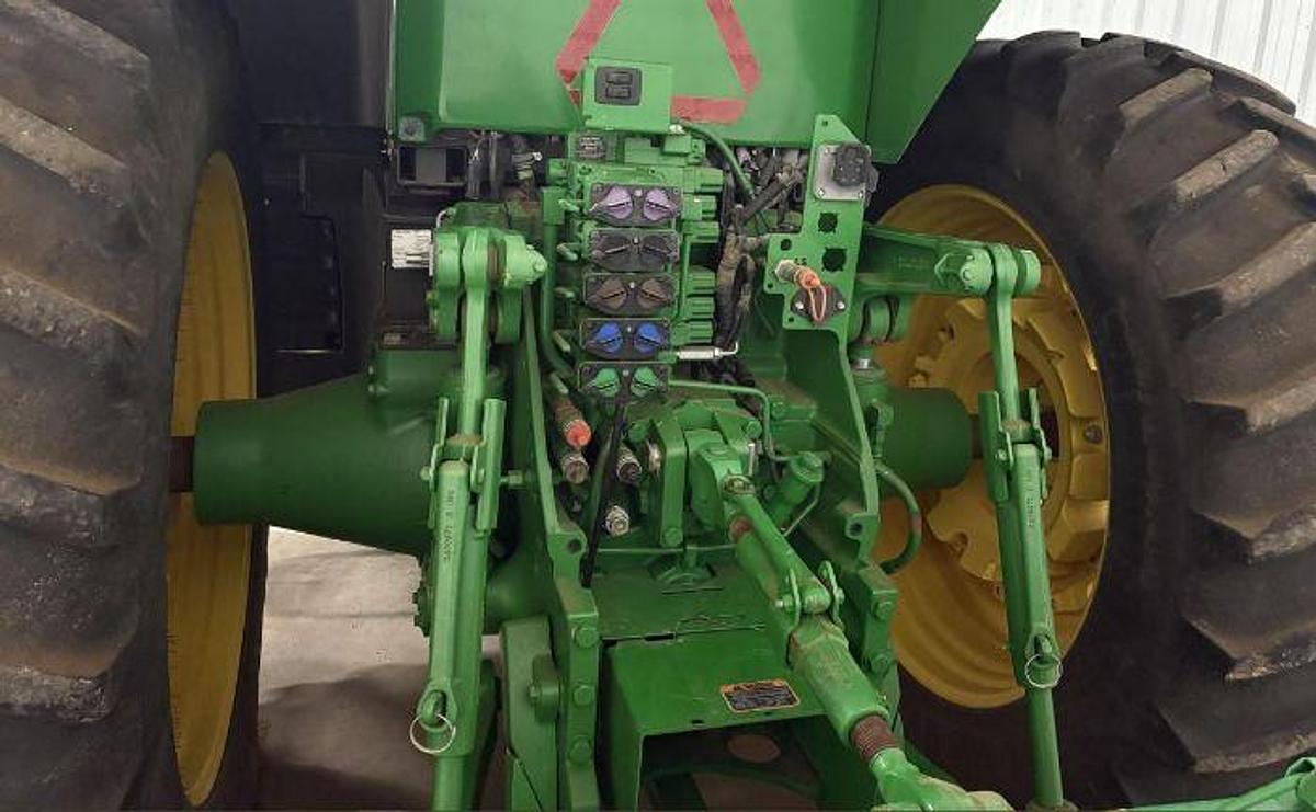 Used 2019 JOHN DEERE 8245R