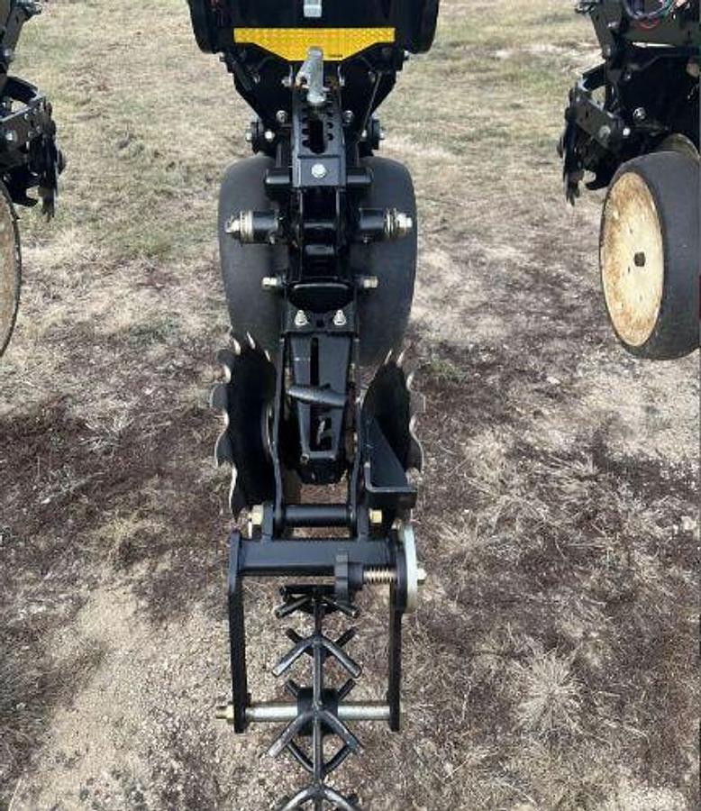 Used 2009 KINZE 3600 Planter