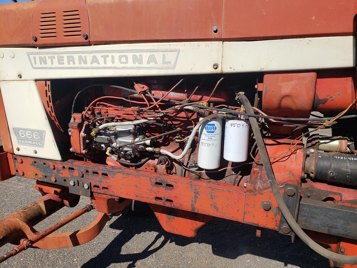 Used 1975 International Farmall 666