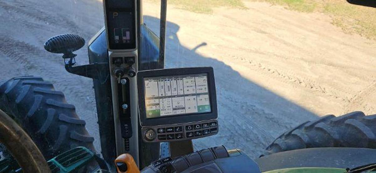 Used 2015 JOHN DEERE 7210R