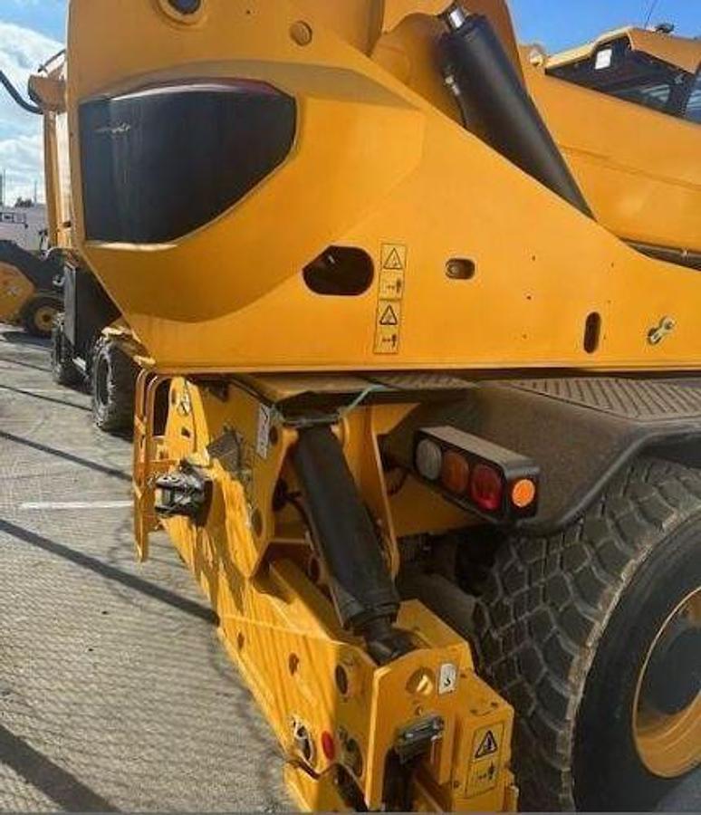 Used 2022 JCB 512 83R