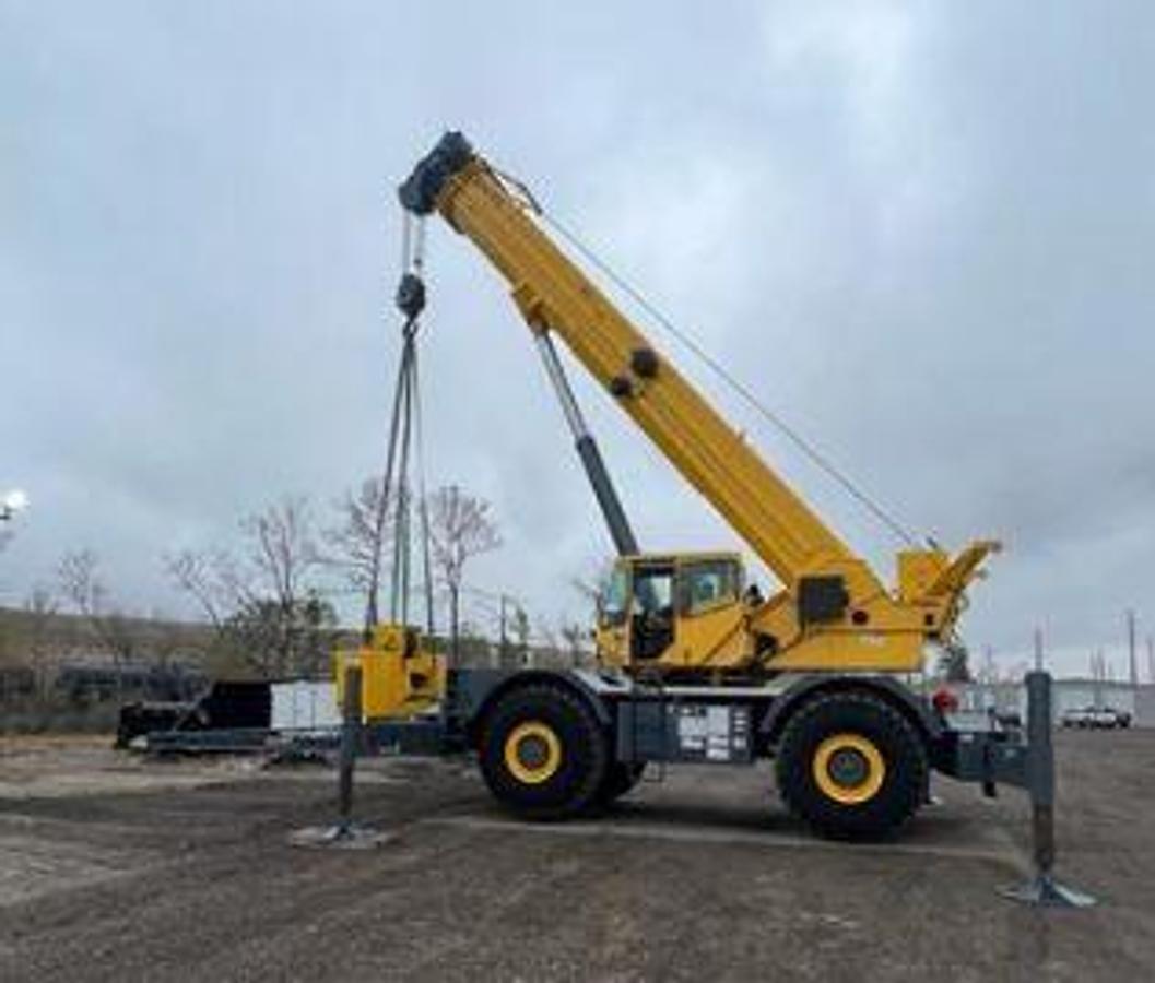 Used 2008 GROVE RT890E