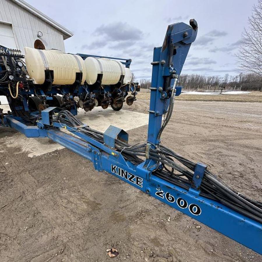 Used 1999 Kinze 2600