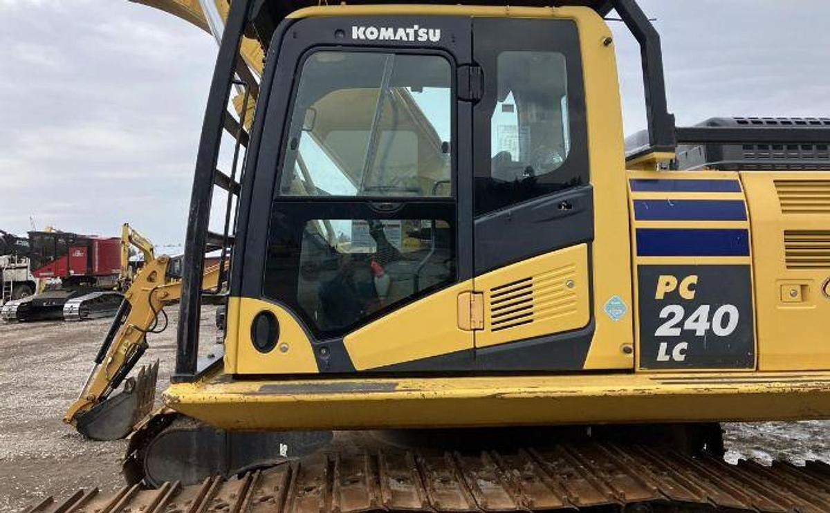 Used 2017 KOMATSU PC240 LC 11