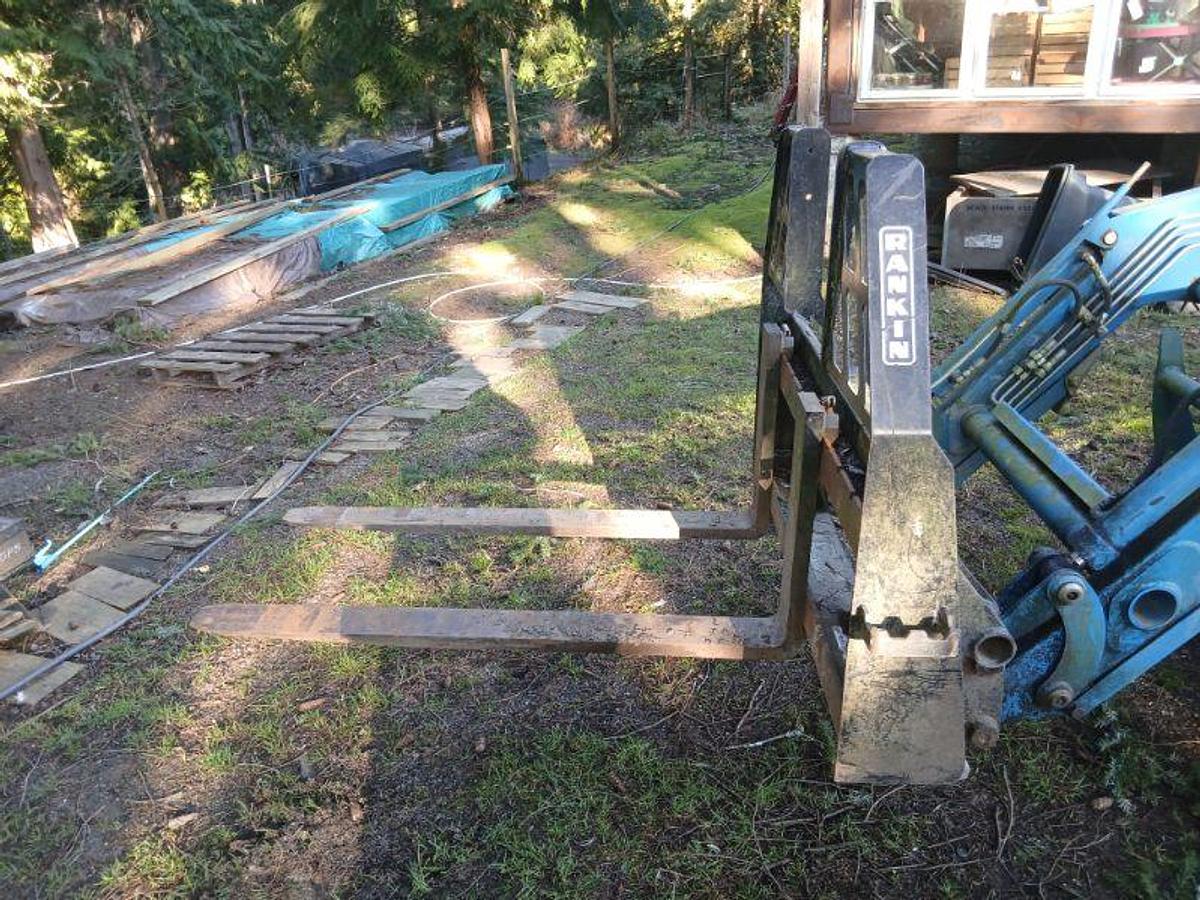 Used 2019 LS XJ2025 Tractor with Backhoe