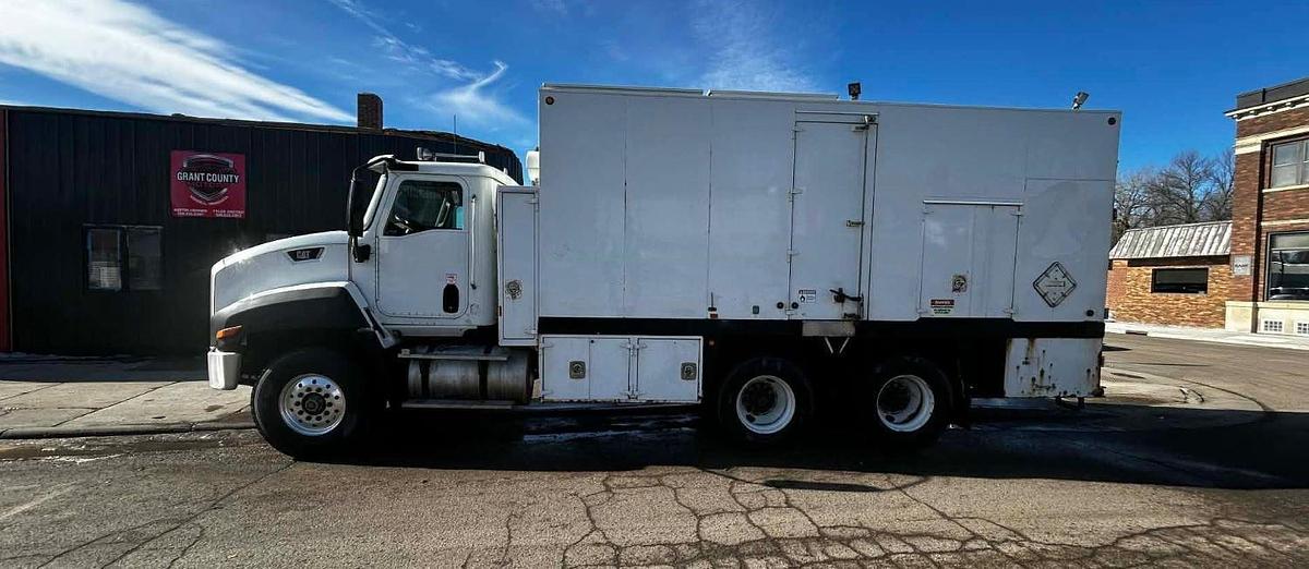 Used 2013 Caterpillar CT660