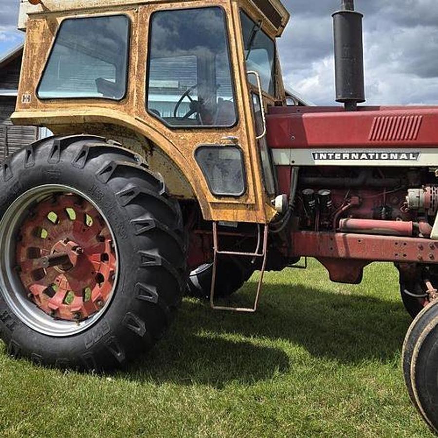 Used 1972 INTERNATIONAL 1066 Tractor