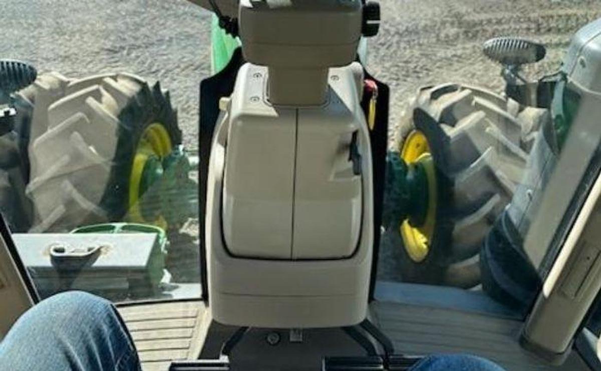 Used 2017 JOHN DEERE 8320R