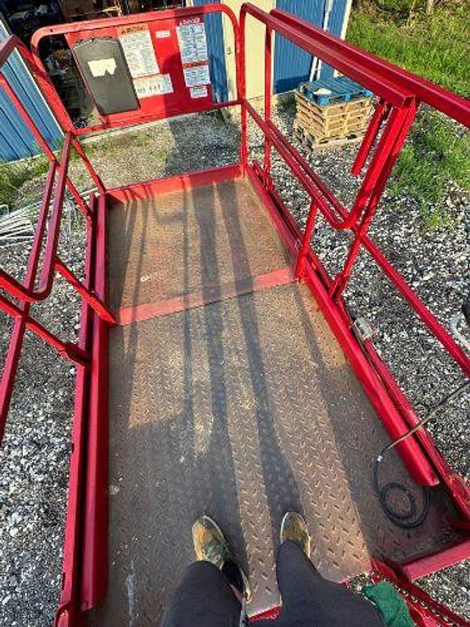 Used 2008 MEC 3772 ES Scissor Lift