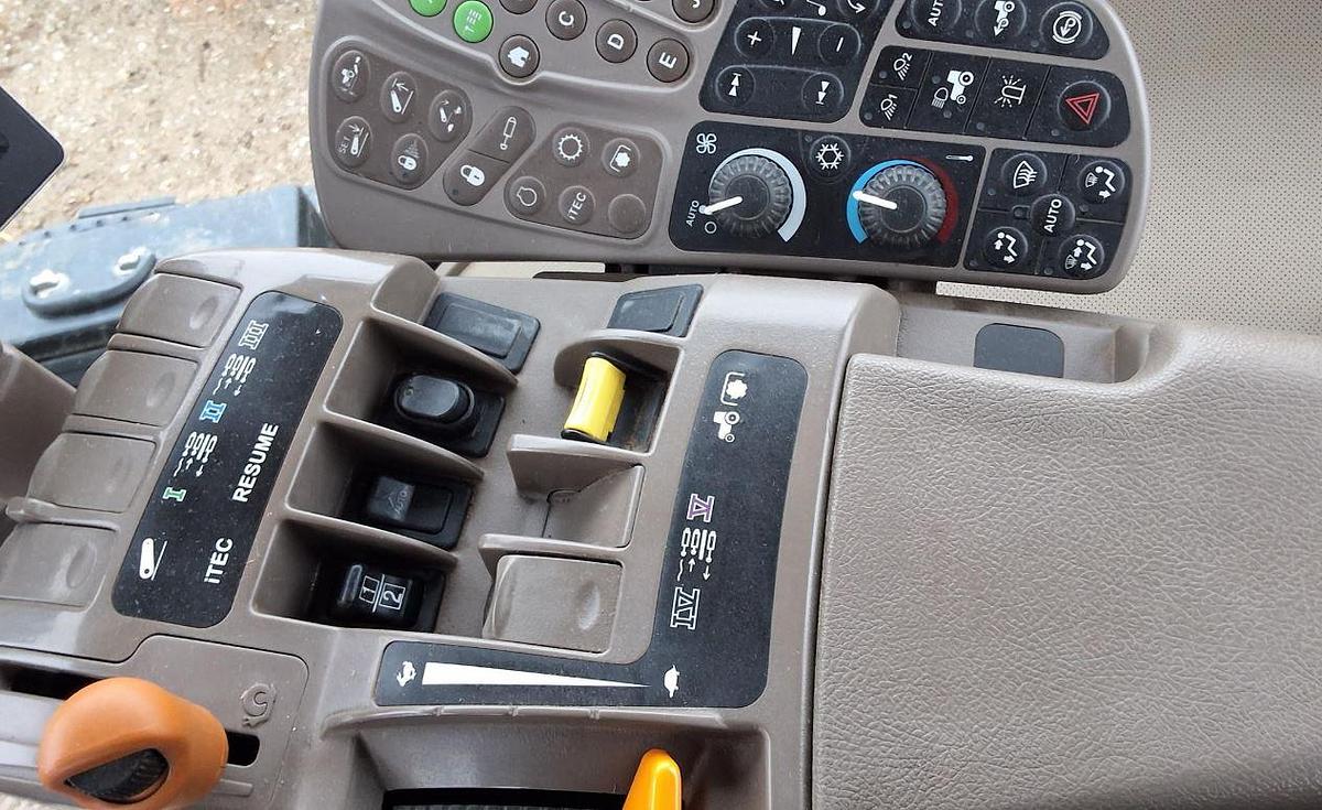 Used 2011 John Deere 7260R Tractor