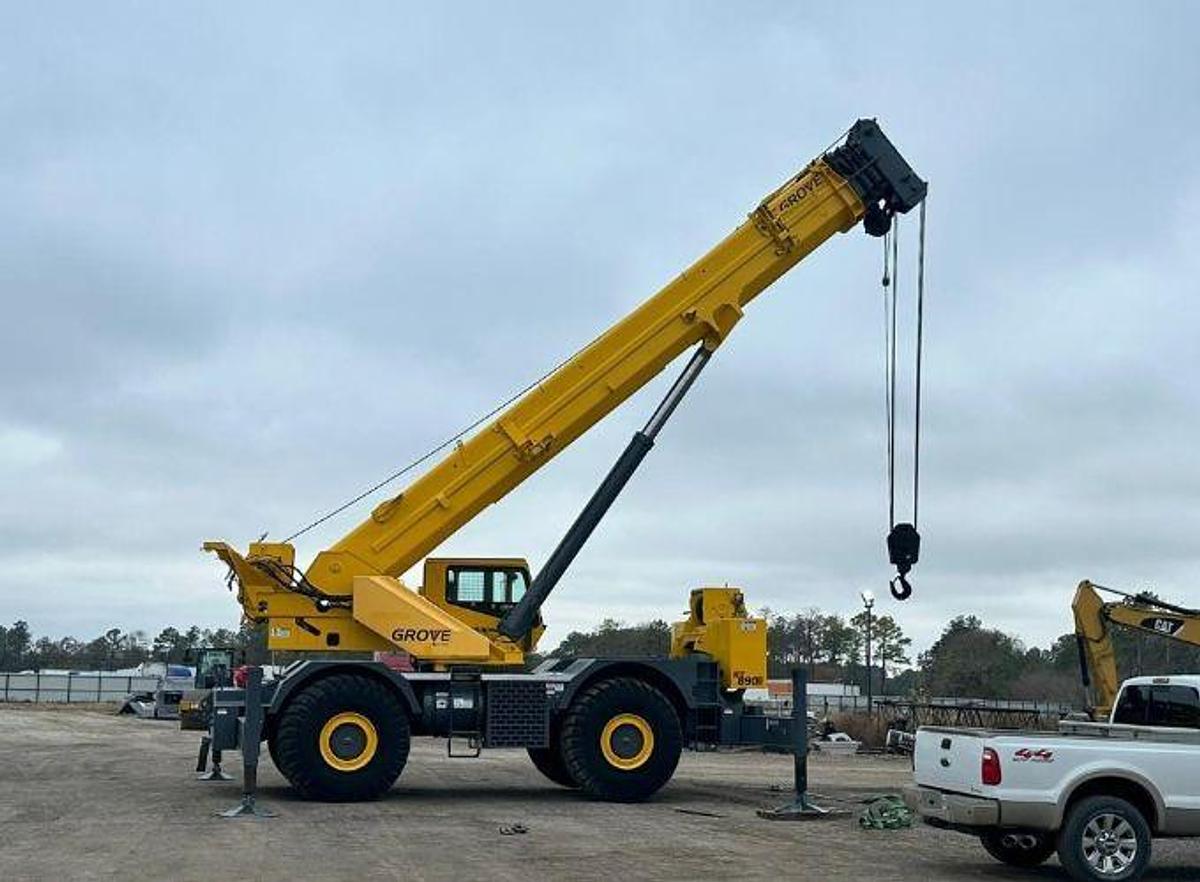 Used 2008 Grove RT890E