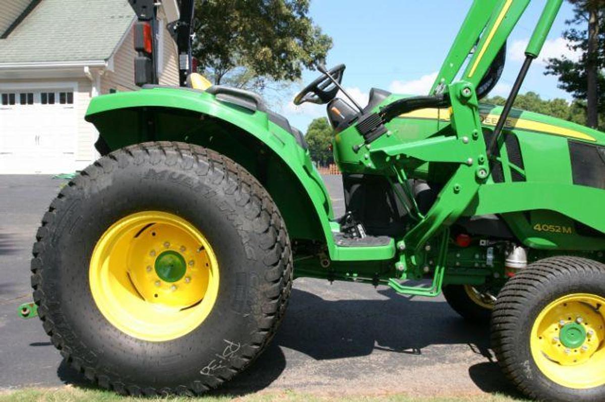 Used 2017 JOHN DEERE 4052M