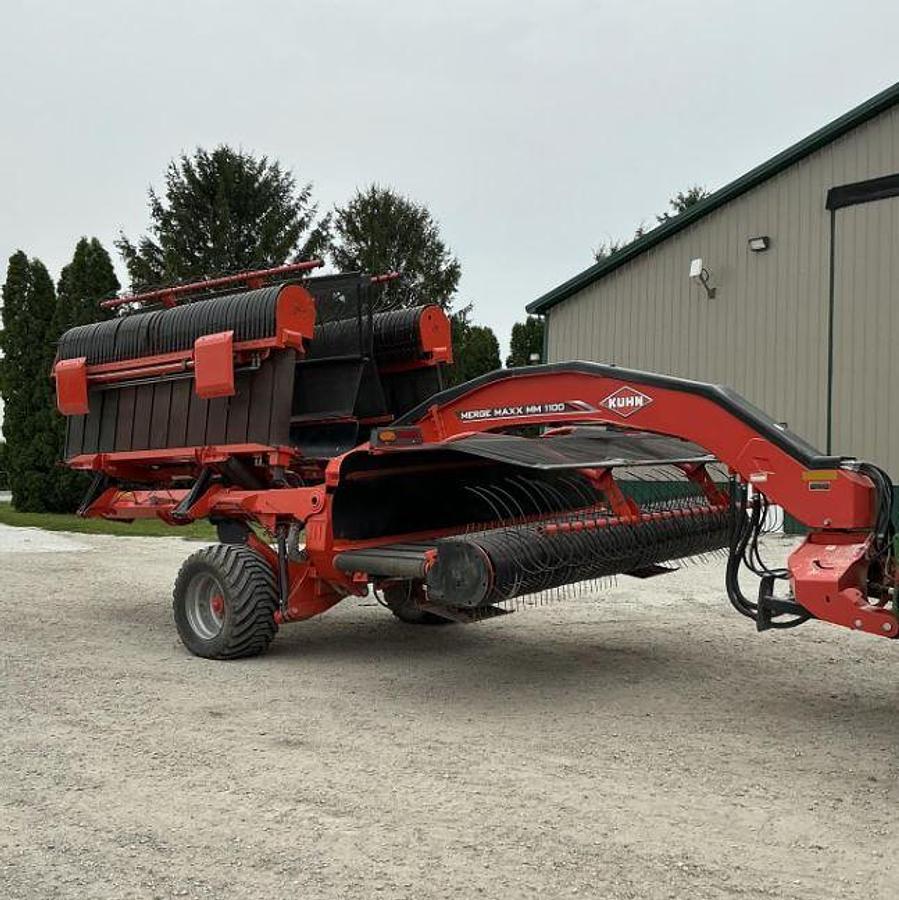 Used 2020 Kuhn Merge Maxx 1100