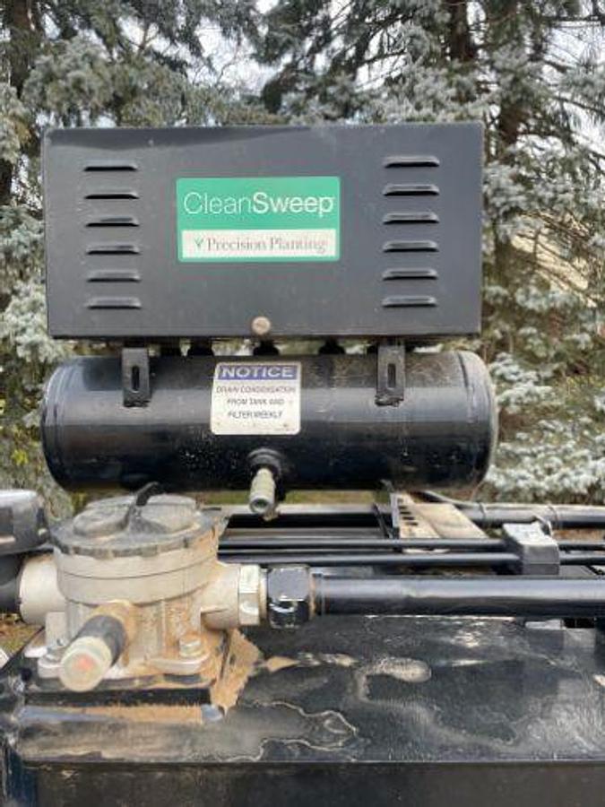 Used 2022 Kinzie 4905