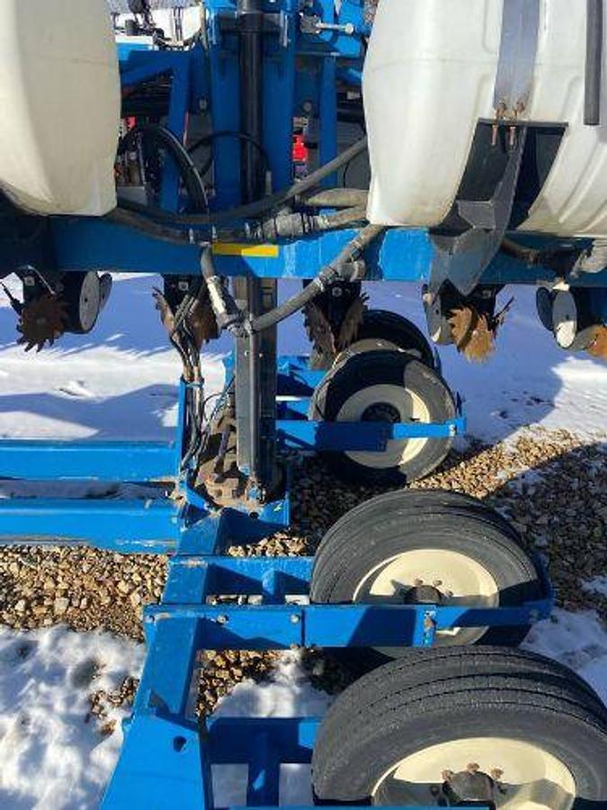 Used 2020 KINZE 3600 Planter