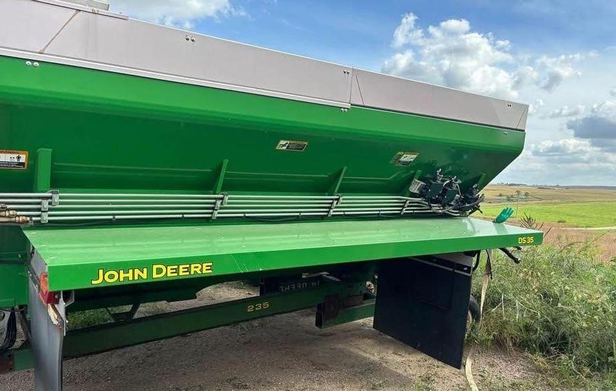 Used 2022 JOHN DEERE 800R
