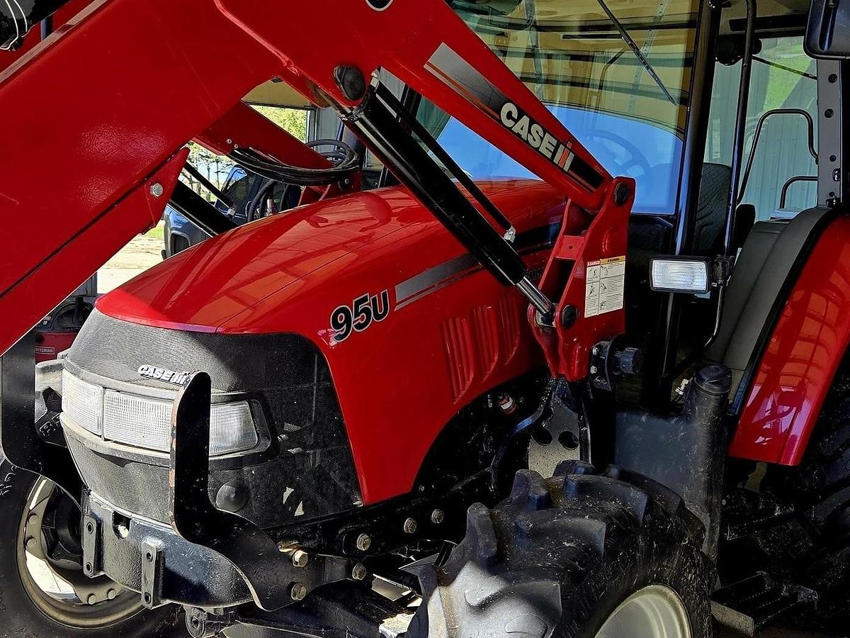 Used 2009 Case IH Farmall 95U 4WD Tractor with Loader