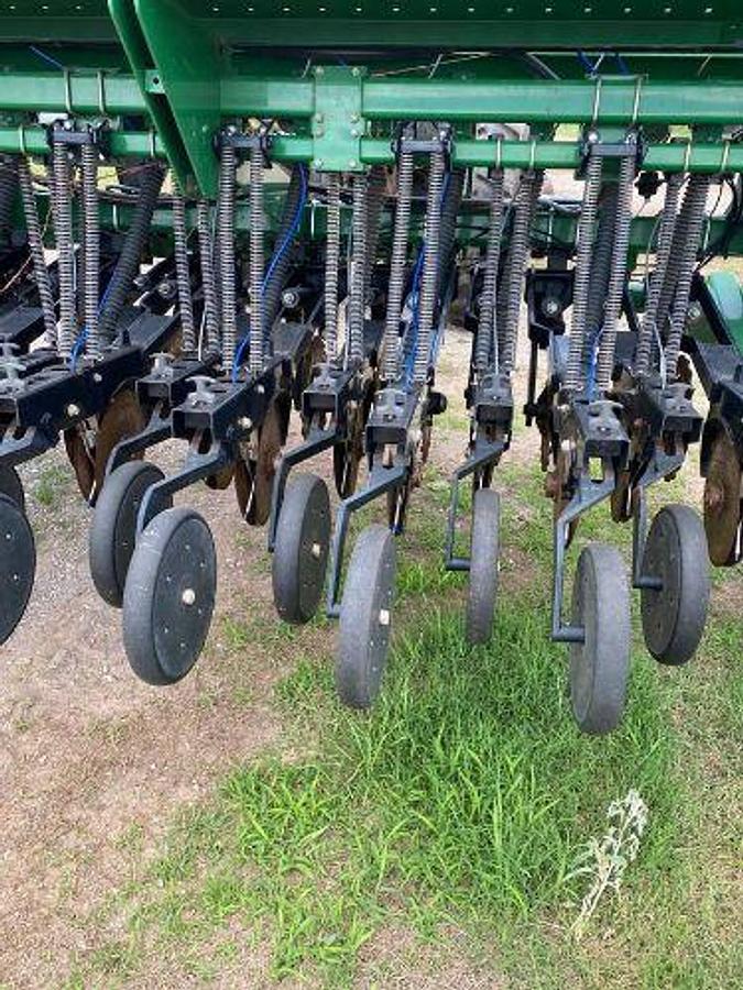 Used 2021 GREAT PLAINS 1205 No Till Drill