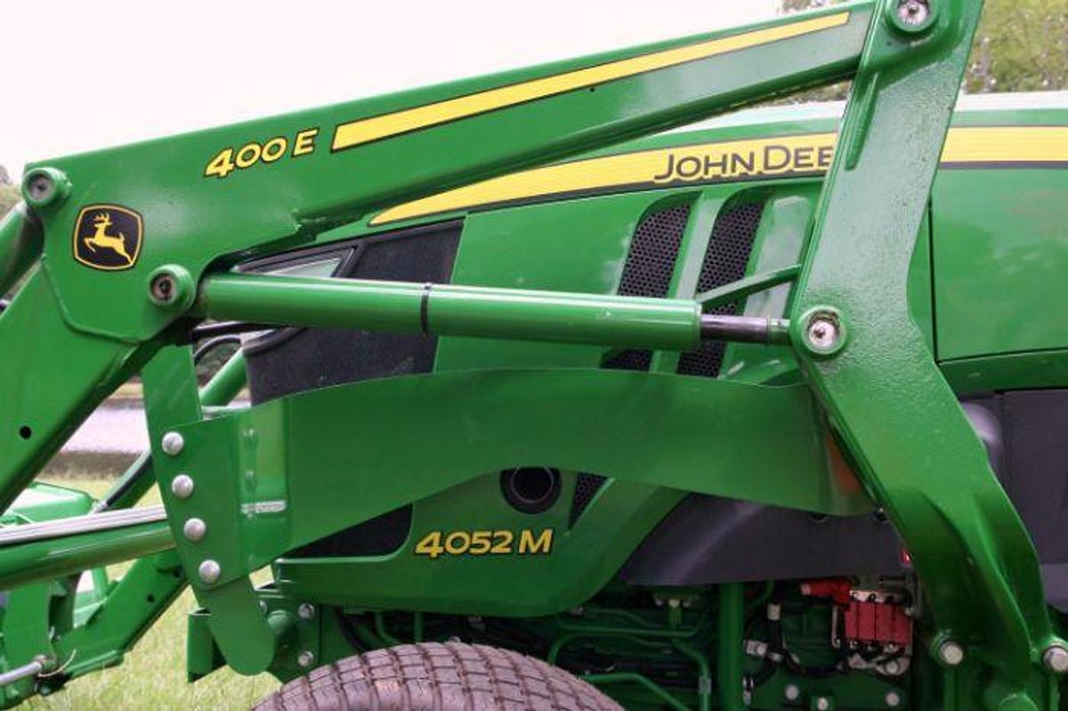 Used 2017 JOHN DEERE 4052M