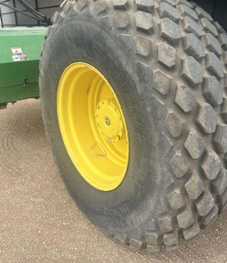 Used 2021 JOHN DEERE W235
