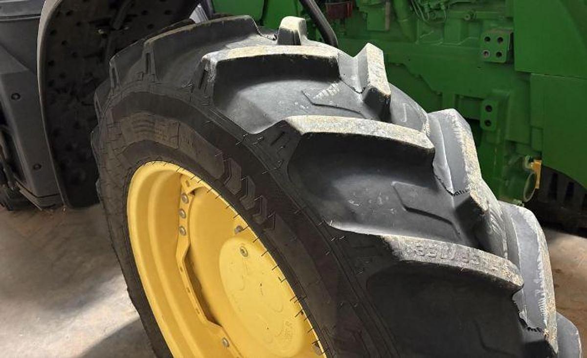 Used 2019 JOHN DEERE 8245R