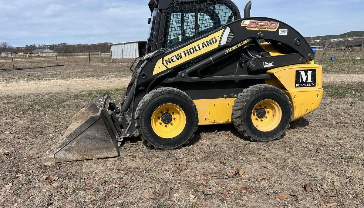 Used 2015 New Holland L228