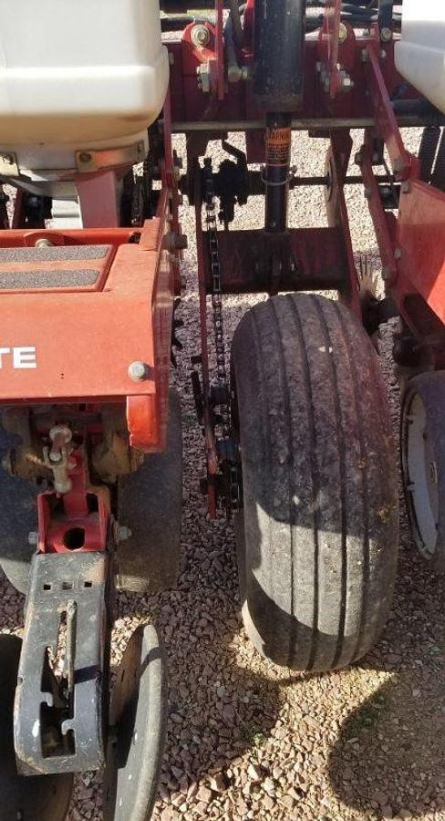 Used 2002 White 6122