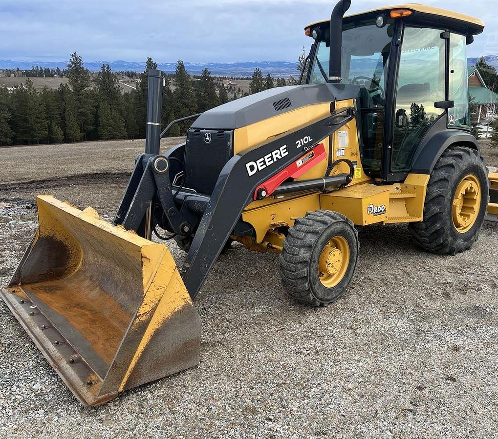 Used 2019 JOHN DEERE 210L Skip Loader