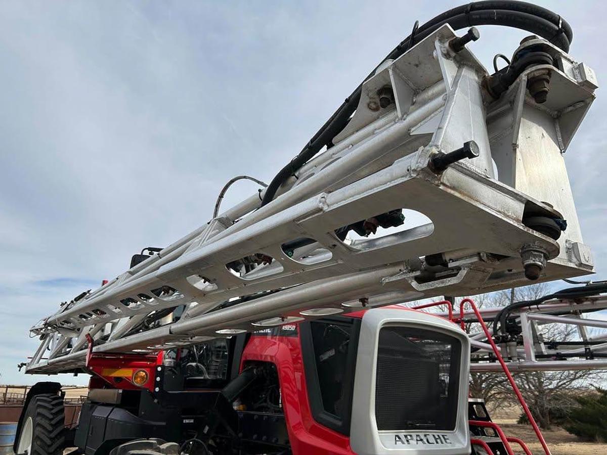 Used 2024 Apache A5-850 Sprayer 120’