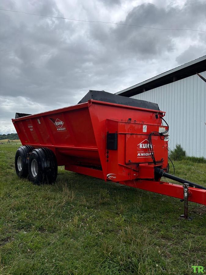 Used 2012 Kuhn Knight 8124 Manure Spreader