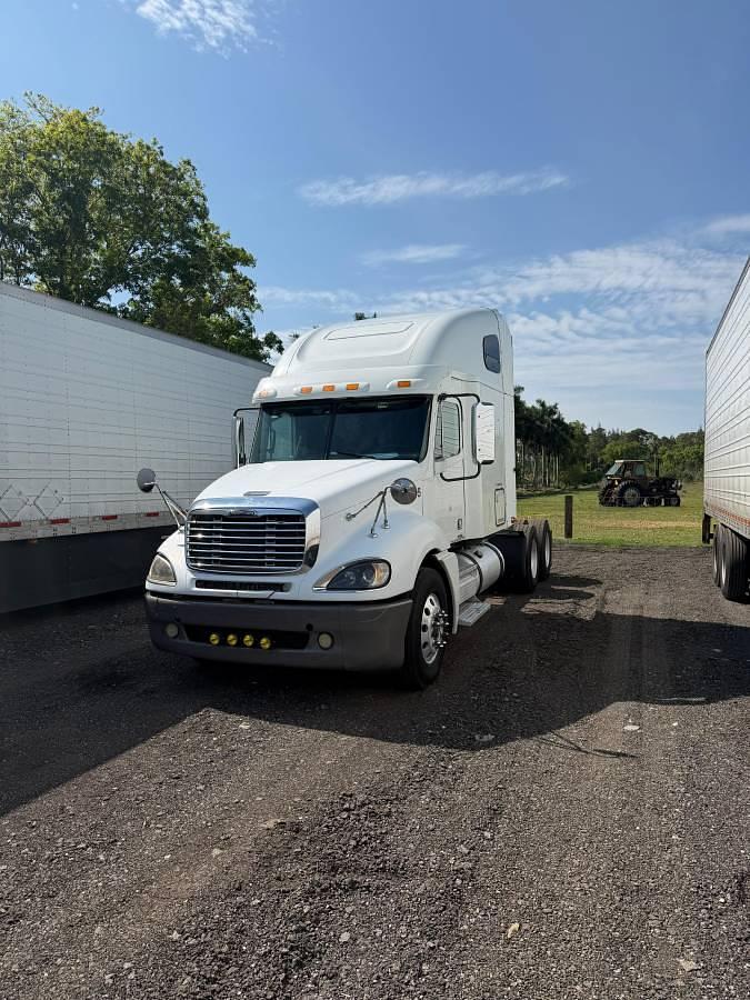 Used 2010 Freightliner Columbia