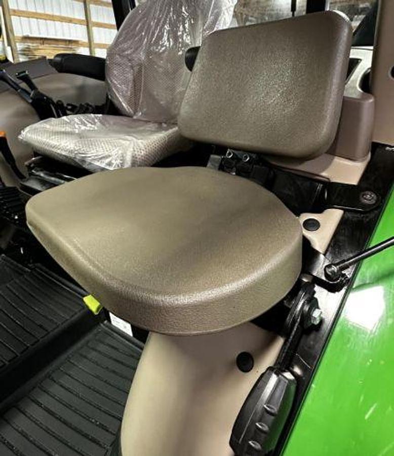 Used 2022 JOHN DEERE 5055E