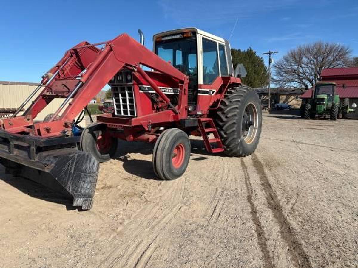 Used International 1586 Tractor with Loader