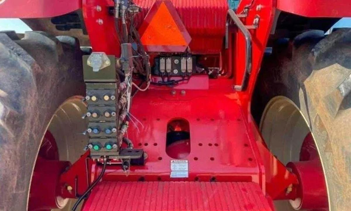 Used 2014 Versatile 375 tractor