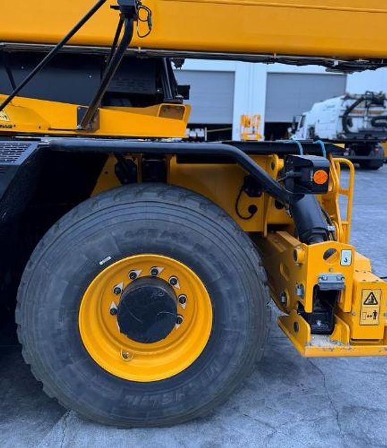 Used 2022 JCB 512 83R