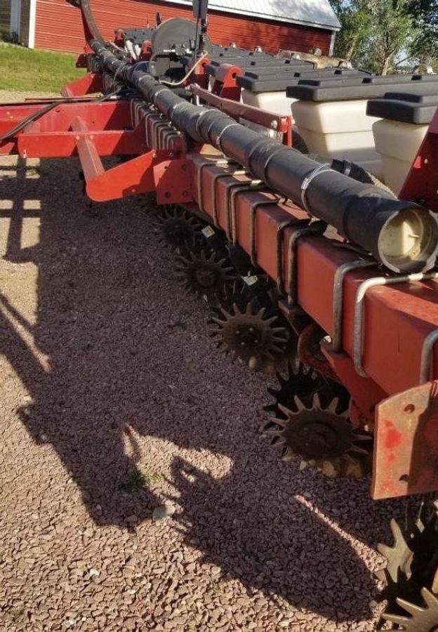 Used 2002 White 6122