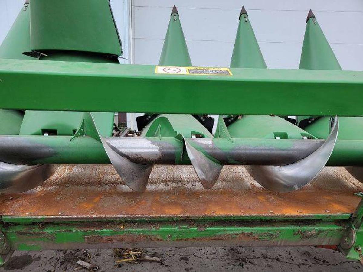 Used 2013 JOHN DEERE 608C Chopping Corn Head