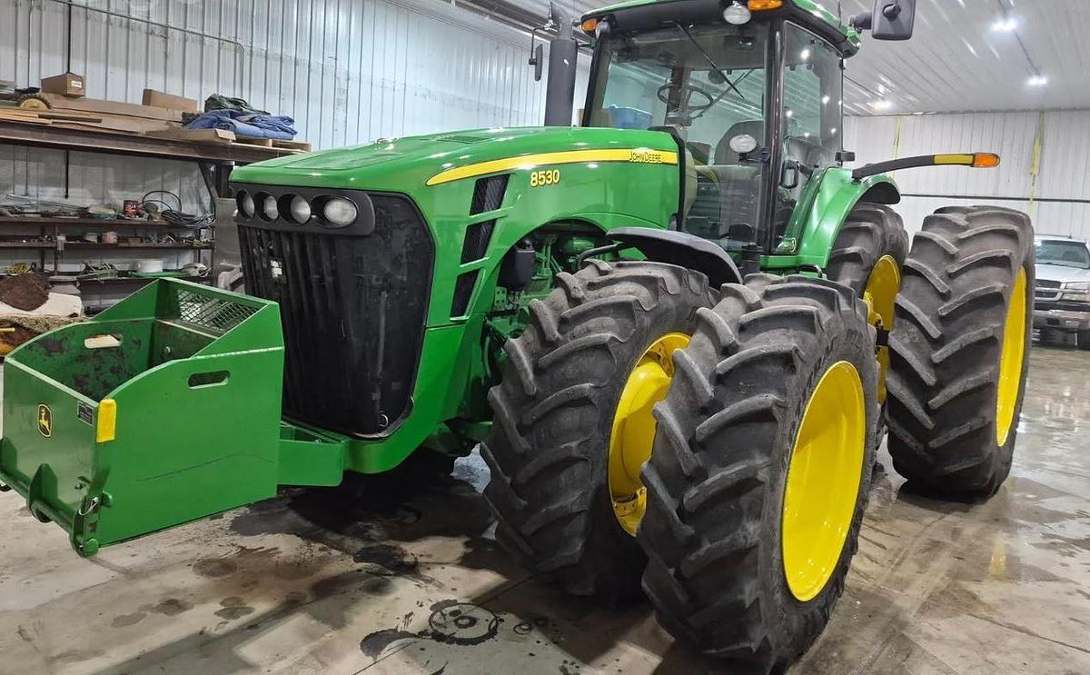 Used 2009 JOHN DEERE 8530 Tractor