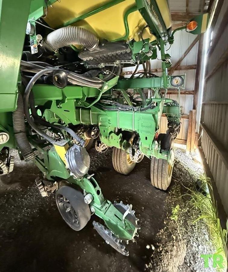 Used 2021 John Deere 1795 ExactEmerge 12/23 Split-Row Planter