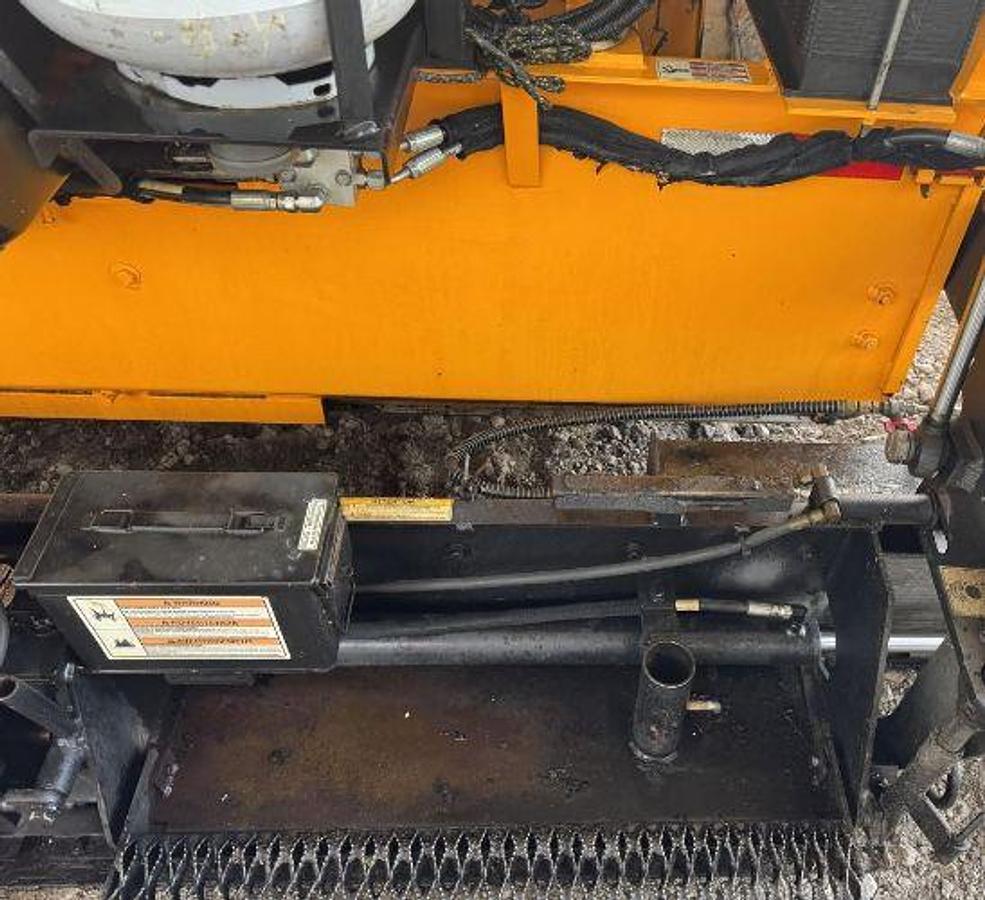 Used 2023 Leeboy 7000C