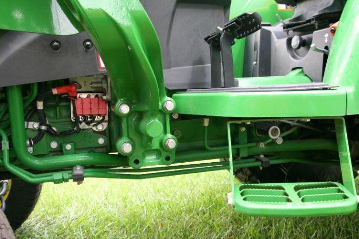 Used 2017 JOHN DEERE 4052M