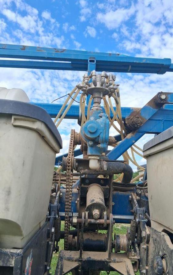 Used 2009 Kinze 3600 Planter