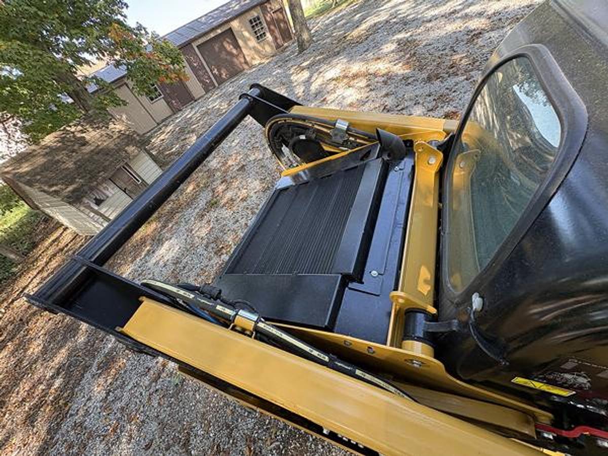 Used 2023 Caterpillar 289D3